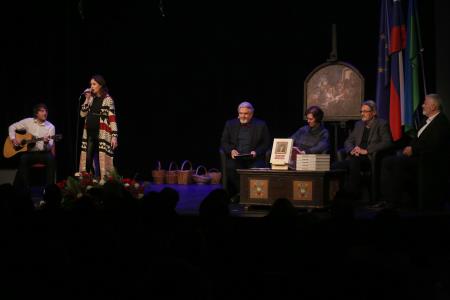 PREDSTAVITEV KNJIGE MAKSIM GASPARI ROBERTA KUŽNIKA 08 FOTO LJUBO VUKELIČ